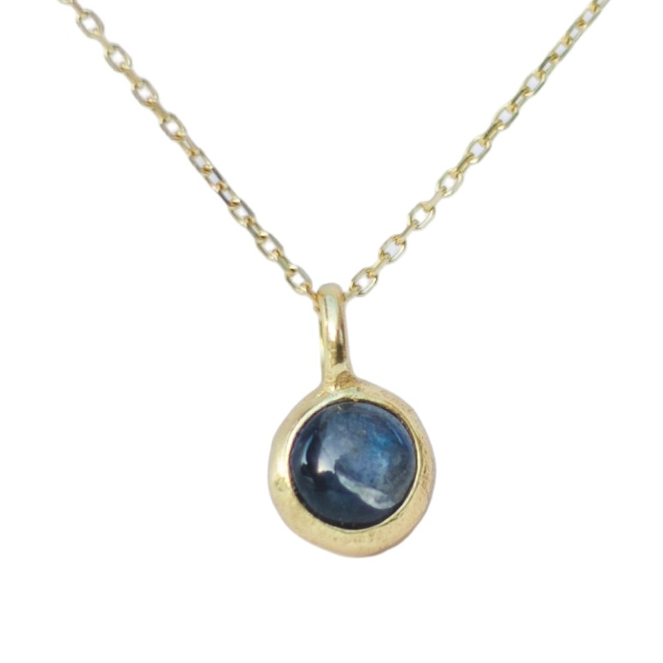 IMI. Gold Necklace with round Labradorite stone. 925 silver gold plated